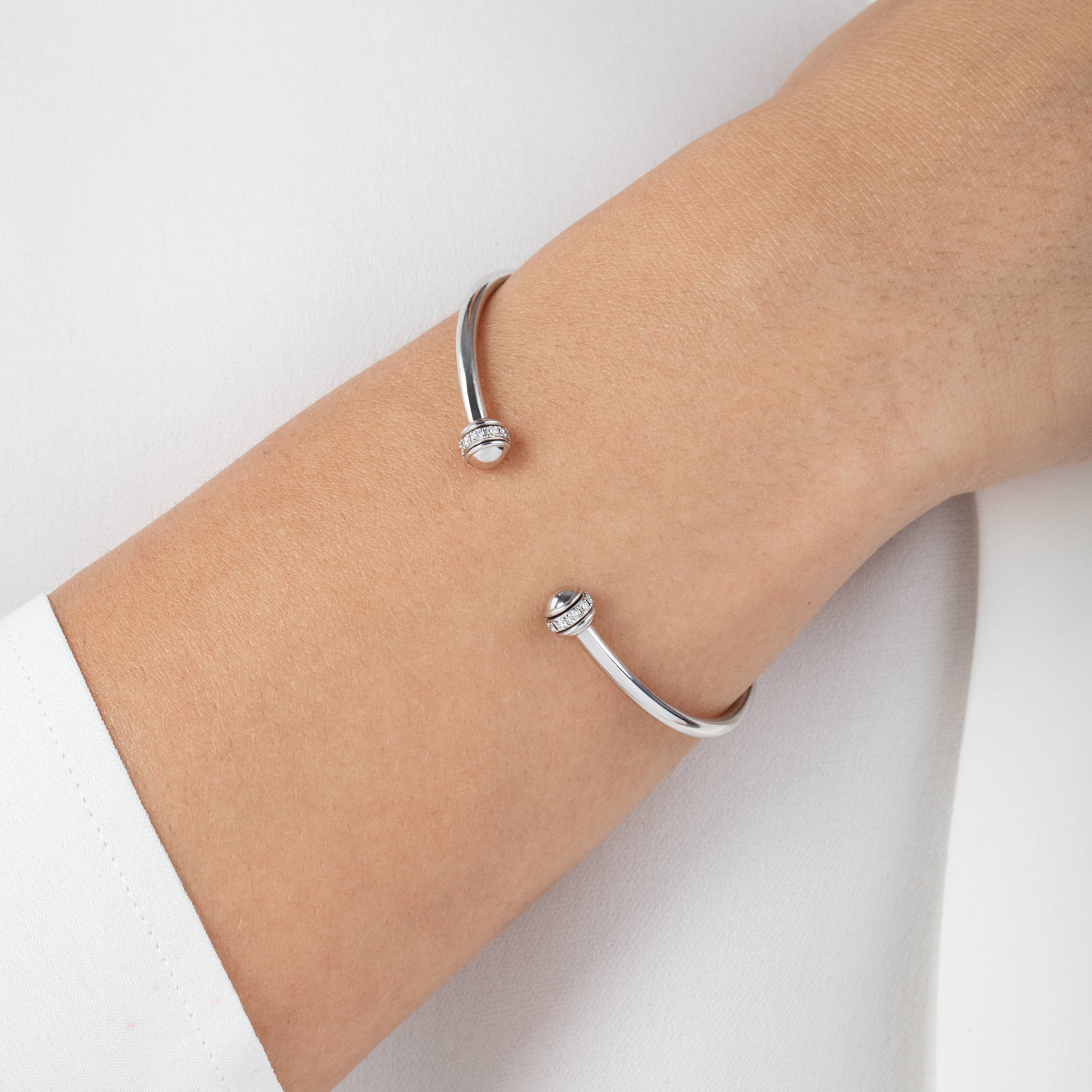White gold Diamond open bangle bracelet G36PQ200 Piaget Luxury