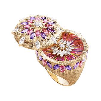Anillo de oro y diamantes engastado con espinelas rojas