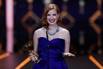 Jessica Chastain luce un conjunto de joyería Piaget con diamantes