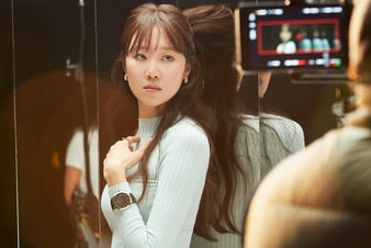 피아제 핑크 골드 다이아몬드 이어링을 착용한 공효진