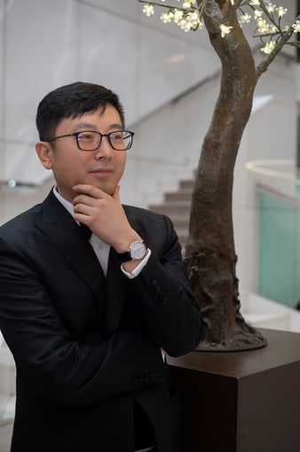 刁亦男佩戴伯爵Altiplano白金鑽石腕錶