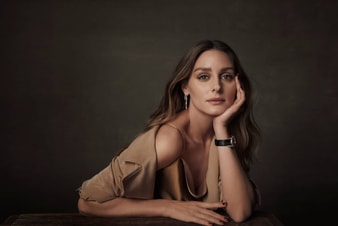 Olivia Palermo佩戴金質鑽石腕錶和鑽石耳環,散發迷人魅力