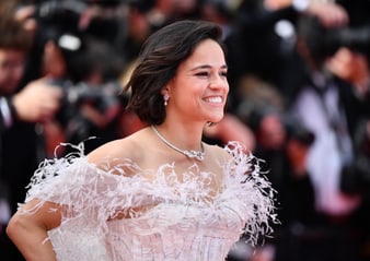 Michelle Rodriguez faszinierte mit einem Piaget Haute Joaillerie Collier aus Weißgold mit Diamanten