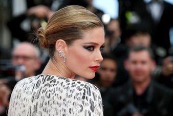 Doutzen Kroes schritt mit funkelndem Haute Joaillerie Schmuck von Piaget über den roten Teppich