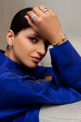 A woman looking stunning while wearing white gold diamond jewellery