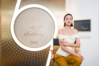 Vanessa Franklin身處文華東方酒店伯爵專賣店